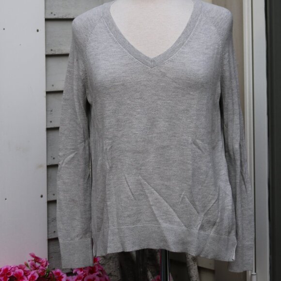 Banana Republic Heather Grey V-Neck Sweater w Lightweight Woven Poly Back Sz SP - Picture 1 of 8